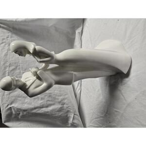 Elegant bone china Royal Doulton Figurine of a Dancing Couple